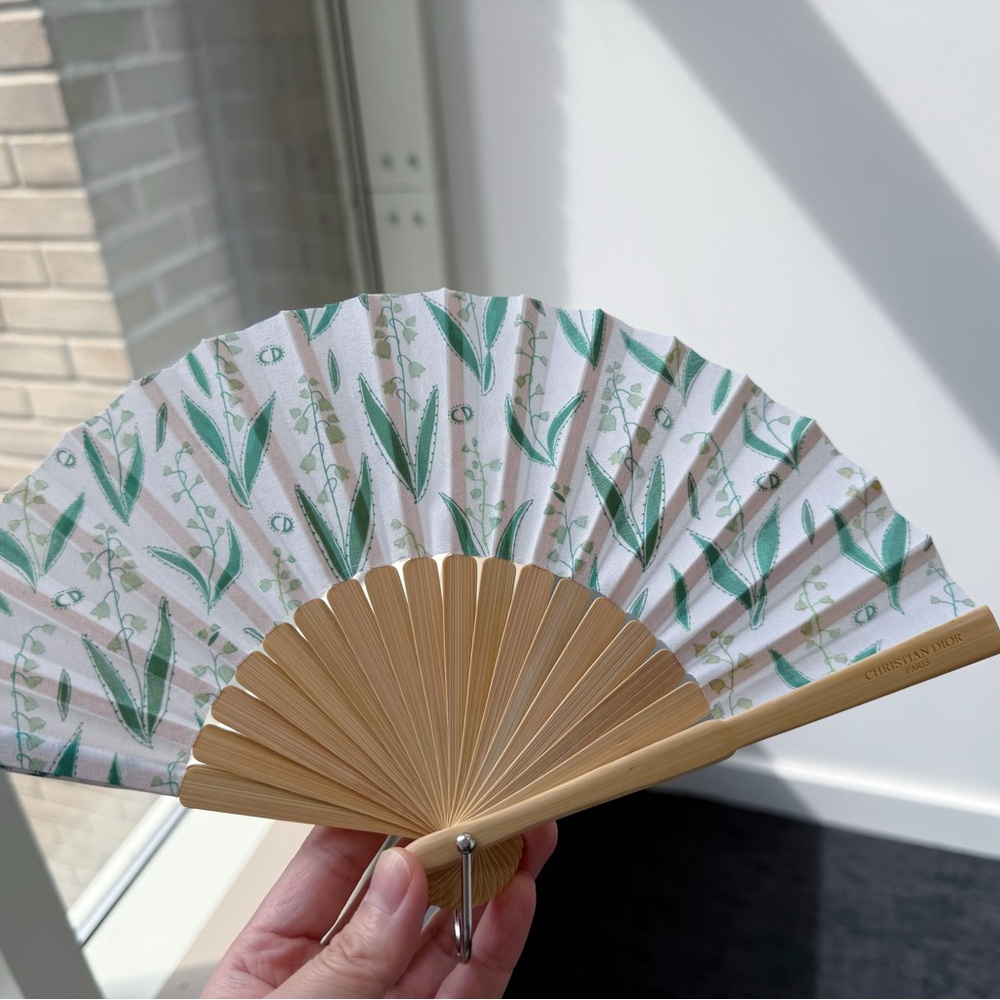 Dior Parfums Folding Fan Lucky Green Strap Mini Sensu Novelty - Picture 3 of 6